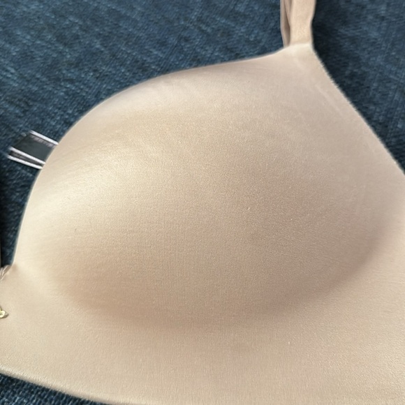 Victoria’s Secret Wireless Bra. Beige Color. 36C - Picture 3 of 8